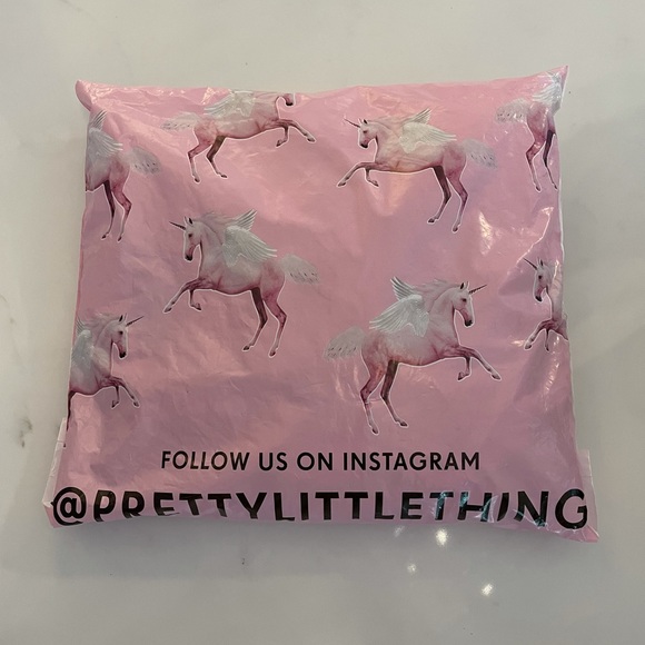 Pretty Little Thing Velvet Dress *perfect for the holidays!!!* - Picture 4 of 4